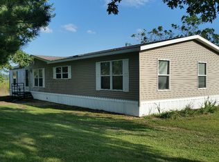1318 400th St, Strawberry Point, IA 52076
