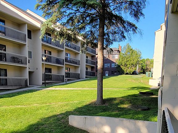Hill Gardens Courtyard