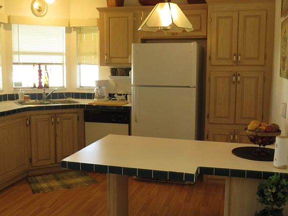 2nd image of 784 Honeysuckle Ln