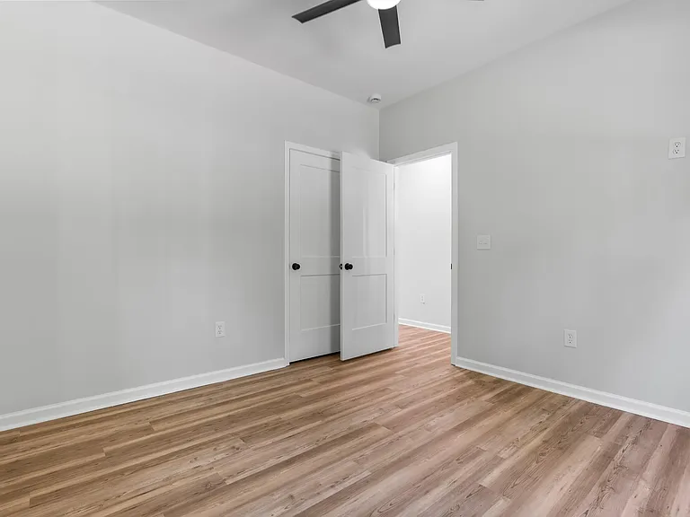 410 Lincolnshire Blvd — Photo 24