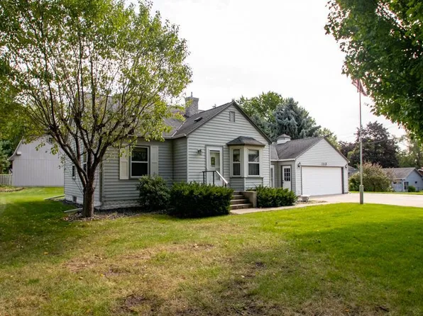 1513 Long Lake Rd, New Brighton, MN 55112