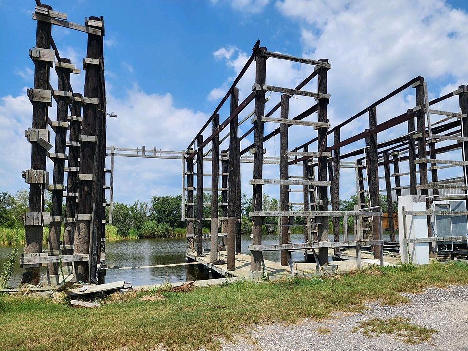 1st image of 3410 Bayou Dularge Rd