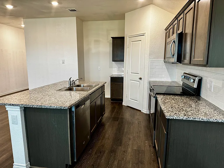 4325 Pyramid Dr — Photo 17