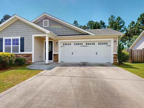 415 Blue Pennant Court, Sneads Ferry, NC 28460
