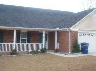236 Hampton Dr, Raeford, NC 28376