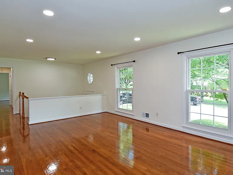 7513 Sebago Rd — Photo 9