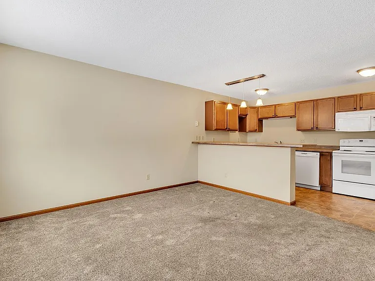 Karolyn Apartments — Photo 20