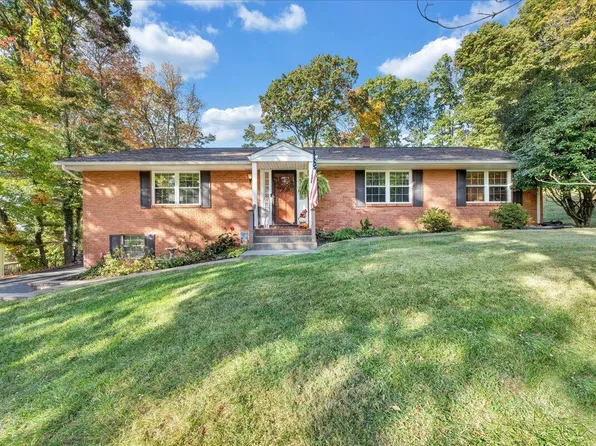 534 Chestnut Mountain Dr, Vinton, VA 24179