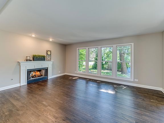 Family Room w/Fireplace