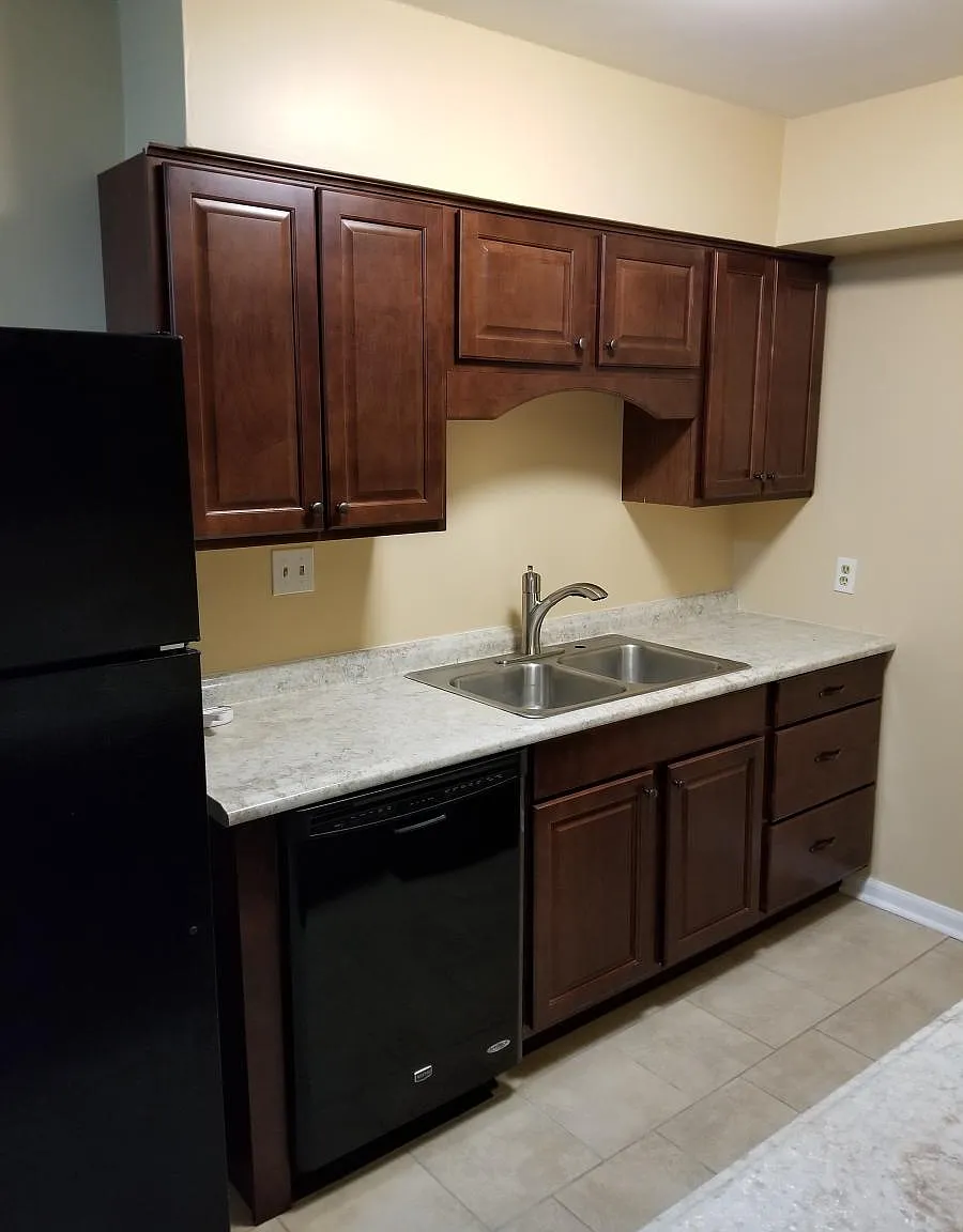 3 bed, 1179 sqft, $1,484 — Photo 2