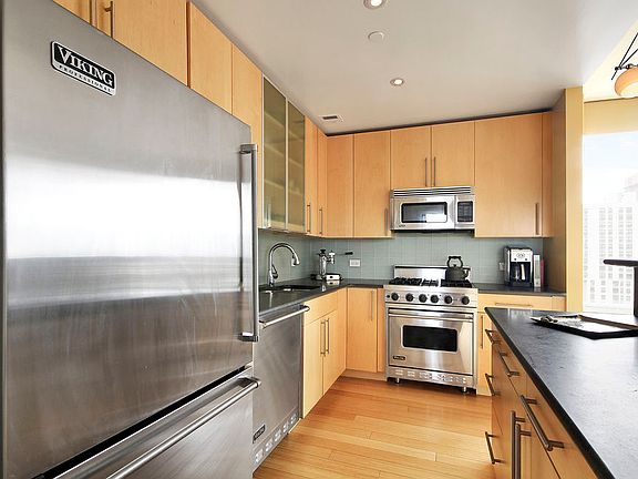 4th image of 40 W 116th St Ph A1208