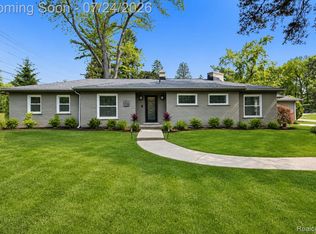114 W Hickory Grove Rd, Bloomfield Hills, MI 48304