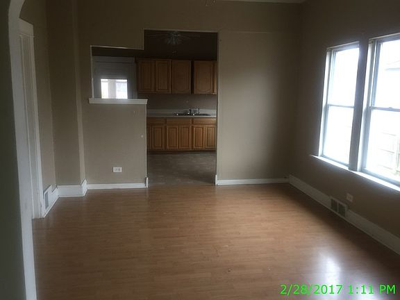 3rd image of 1006 N Valley Ave