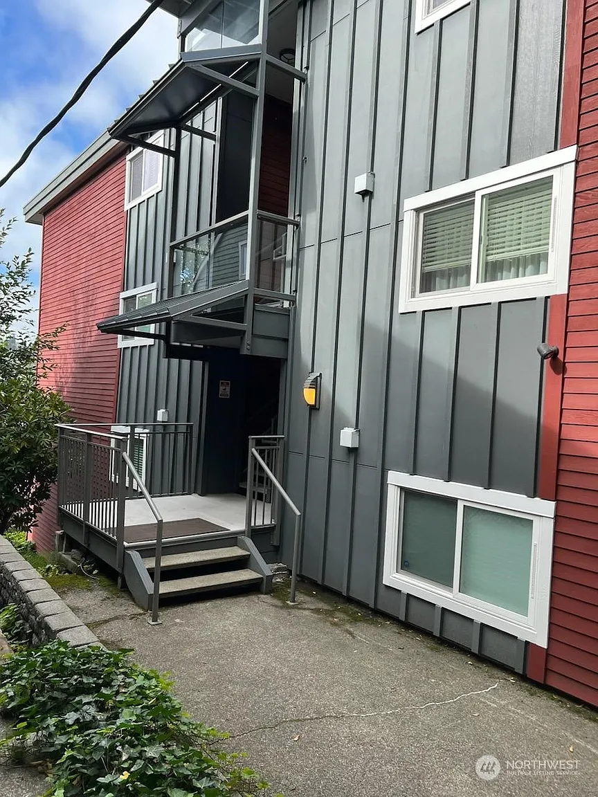 3053 14th Avenue W #201 photo 1