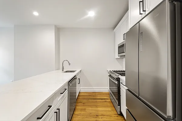 Rented by The Agency | media 21