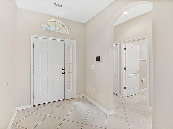 5th image of 427 Stone Briar Dr