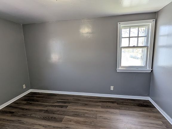 5th image of 308 Millicent Ave