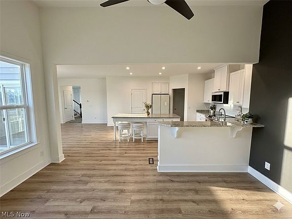 4th image of 3241 Boettler St NE