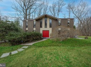 828 Summit Rd, Narberth, PA 19072