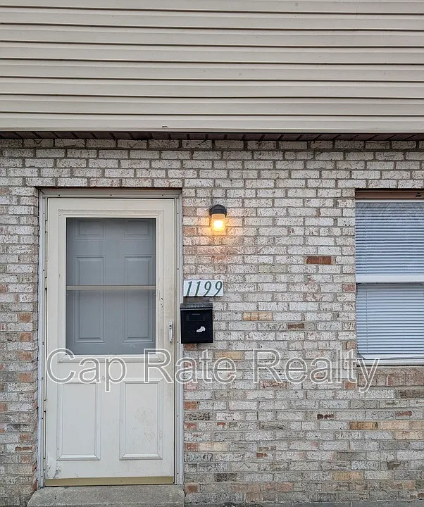 1199 E North Broadway St