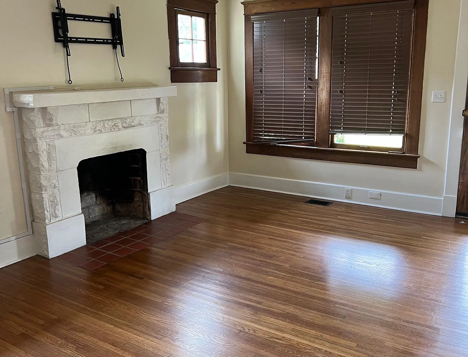 3 bed, 1236 sqft, $1,980 — Photo 3
