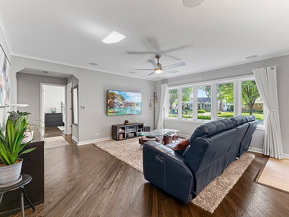 4th image of 9 N Waverly Pl