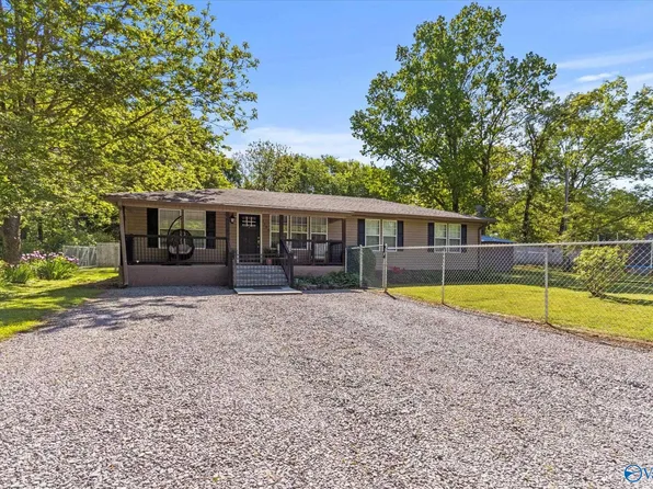 1108 Saint Joseph Dr NW, Cullman, AL 35055