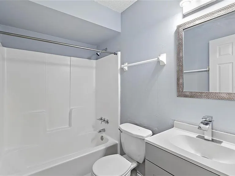 1703 Birchwood Cir #1-1703 — Photo 14