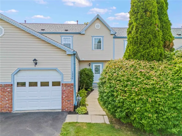 1226 Valleyview Dr, Lawrence, PA 15055