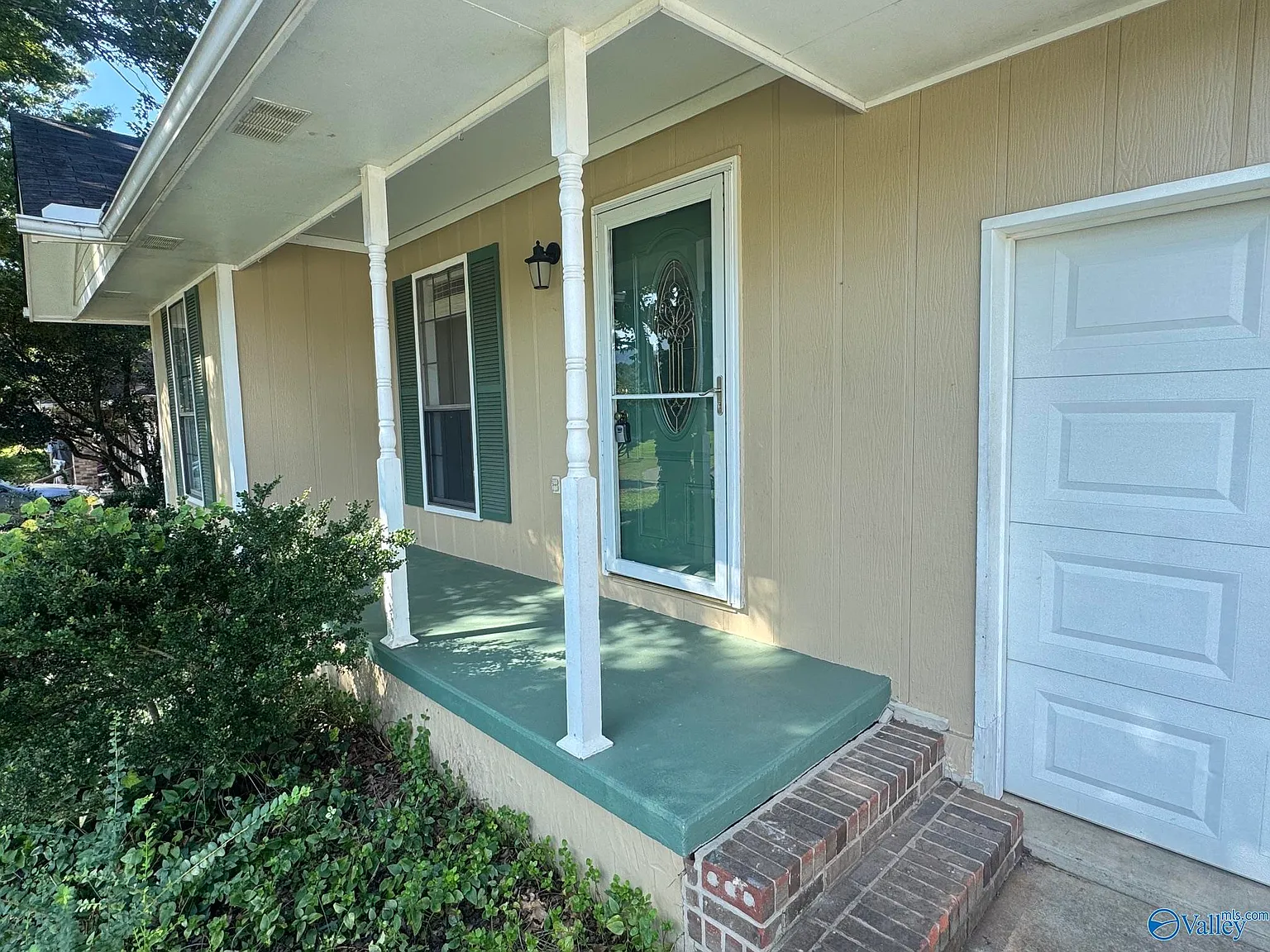 3 bed, 2.0 bath, 1550 sqft, $1,595 — Photo 3