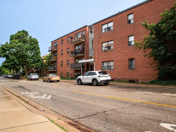 2519 Lake Shore Blvd W Unit 303, Etobicoke, ON M8V 1E3
