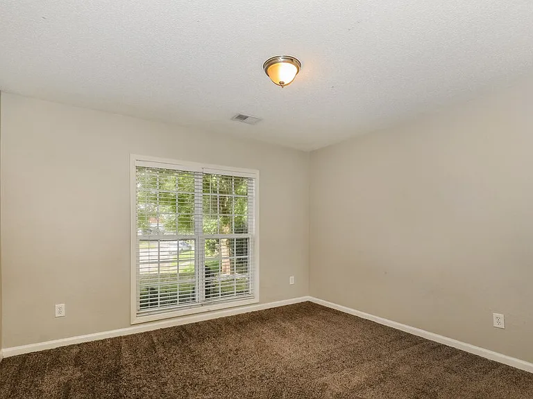 409 Mazley Dr — Photo 13