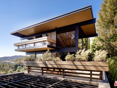 1249 N Tigertail Rd, Los Angeles, CA, 90049