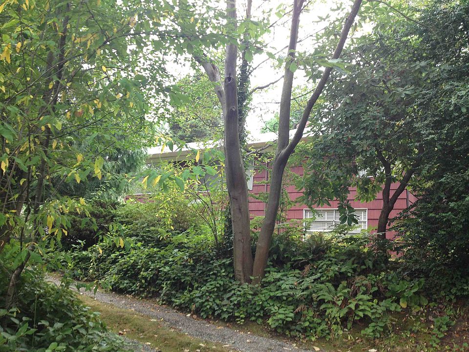 2nd image of 2333 NE 105th St