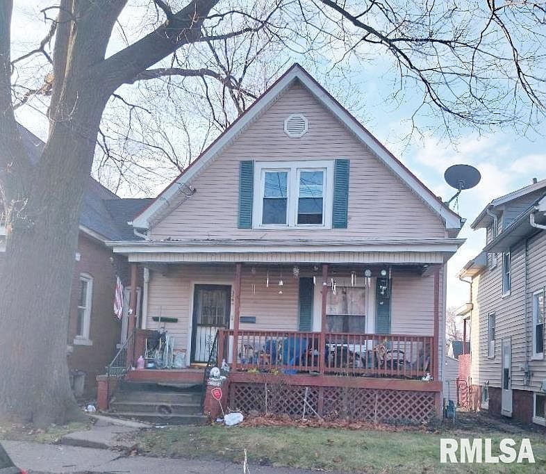 2nd image of 306 E Arcadia Ave