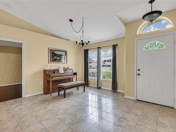 4th image of 4215 Red Bird Ave #1