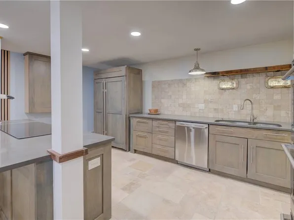 66 Girard Ave Unit 106, Newport, RI 02840