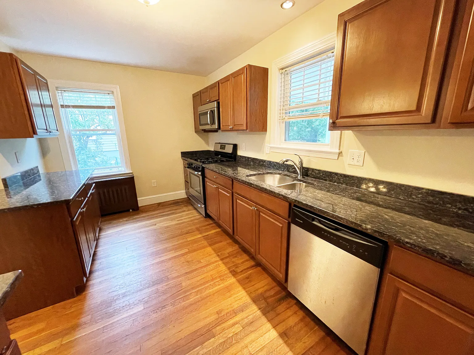 3 bed, 1.5 bath, 1100 sqft, $3,600 — Photo 4