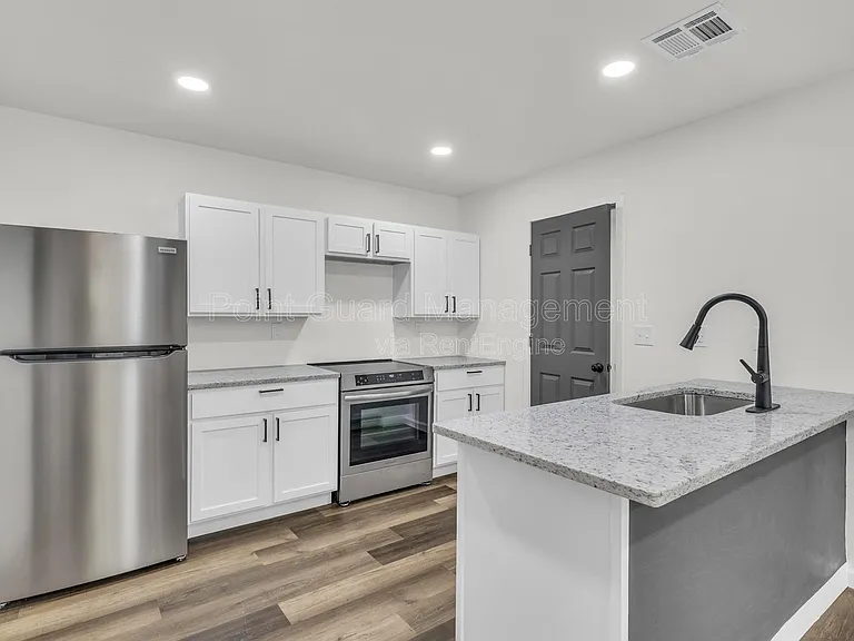 321 W South Ave — Photo 32