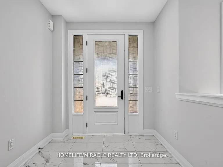 1032 Edinburgh Dr — Photo 5