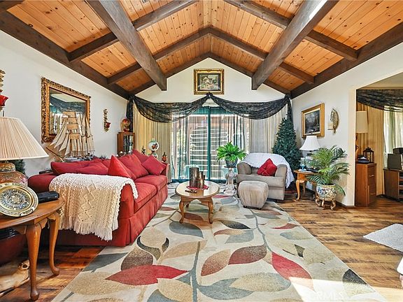 4th image of 3663 Crestwood Dr