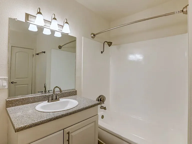 Villa Pacific Townhomes — Photo 39