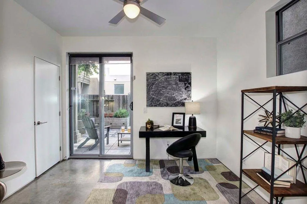 3 bed, 1601 sqft, $2,975 — Photo 2