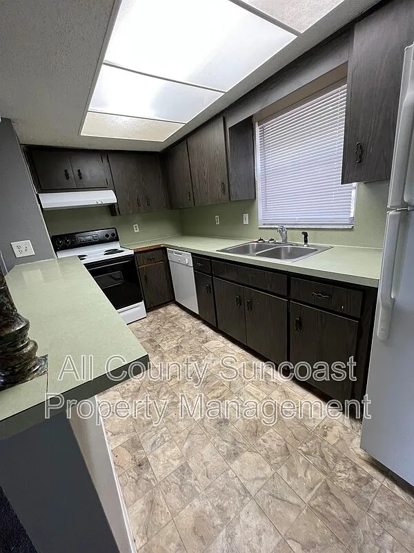 2 bed, 1.0 bath, $1,225 — Photo 2