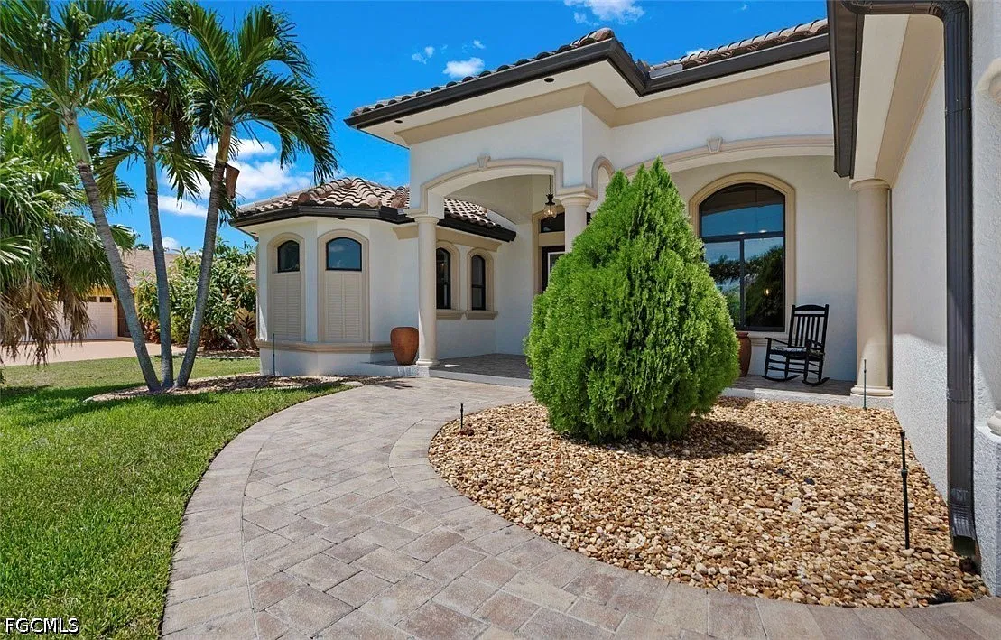 4 bed, 2.0 bath, 2192 sqft, $3,000 — Photo 1