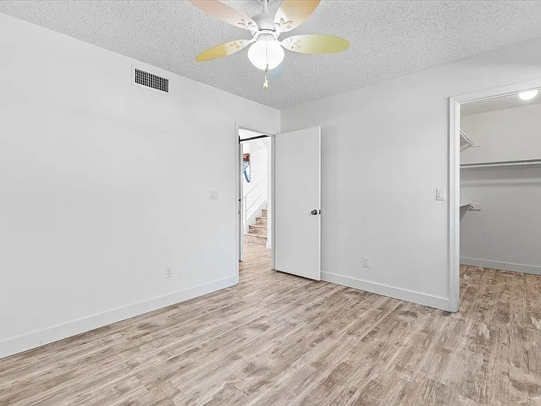 1041 E Kristal Way — Photo 16