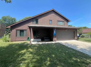 5906 SW 25th St, Topeka, KS 66614