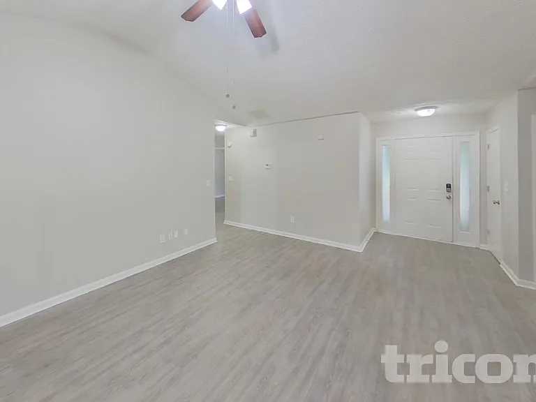 6050 Fieldwood Ln — Photo 2
