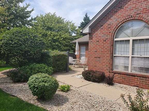 4th image of 103 162nd Ave #3C