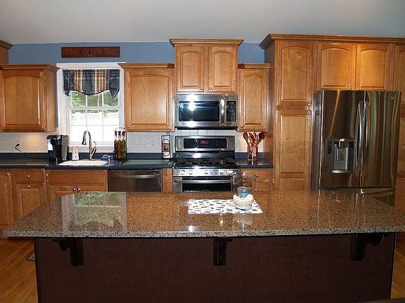 4th image of 52 Townsend Dr